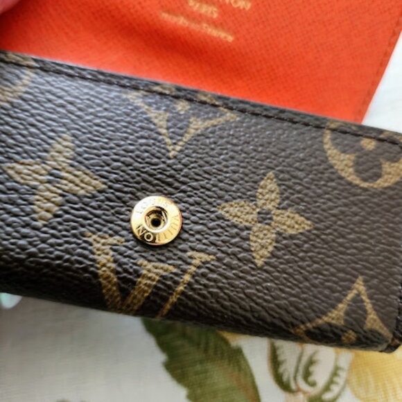 Louis Vuitton Monogram 4 Key Holder - Picture 11 of 12